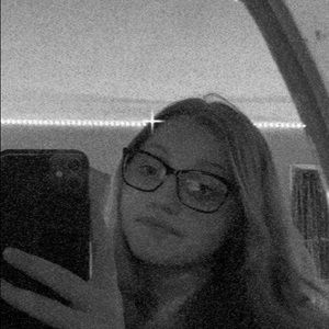 Meet your Posher, Chloe